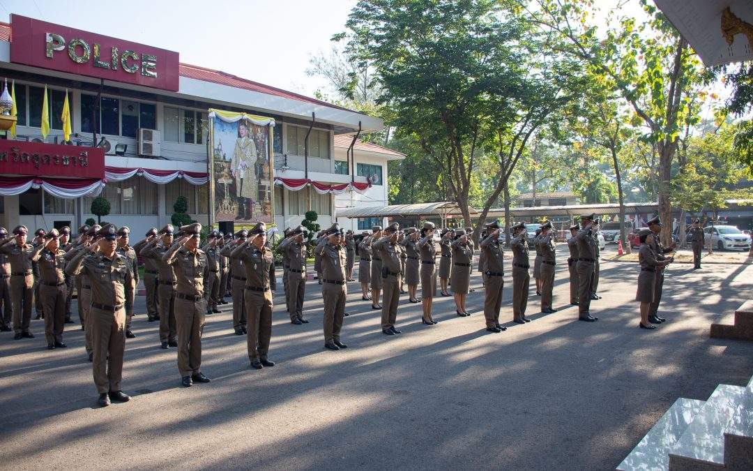 เข้าแถวเคารพธงชาติ