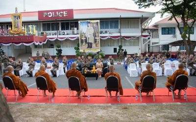 จัดกิจกรรมทำบุญใส่บาตรพระ