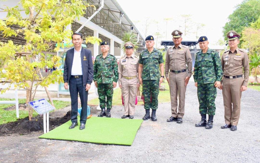 ร่วมต้อนรับ รมว.กลาโหม