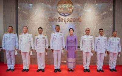 ร่วมถวายเครื่องสักการะ วางพานพุ่มและจุดเทียนถวายพระพรชัยมงคลเฉลิมพระเกียรติฯ