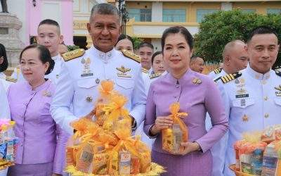 ร่วมพิธีสงฆ์และทำบุญตักบาตรถวายพระราชกุศลเฉลิมพระเกียรติฯ